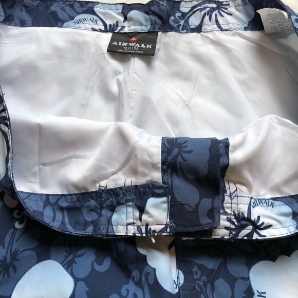 Airwalk board shorts blue and white, lined NWOT 2XL 3 pockets velcro closure - Picture 10 of 10